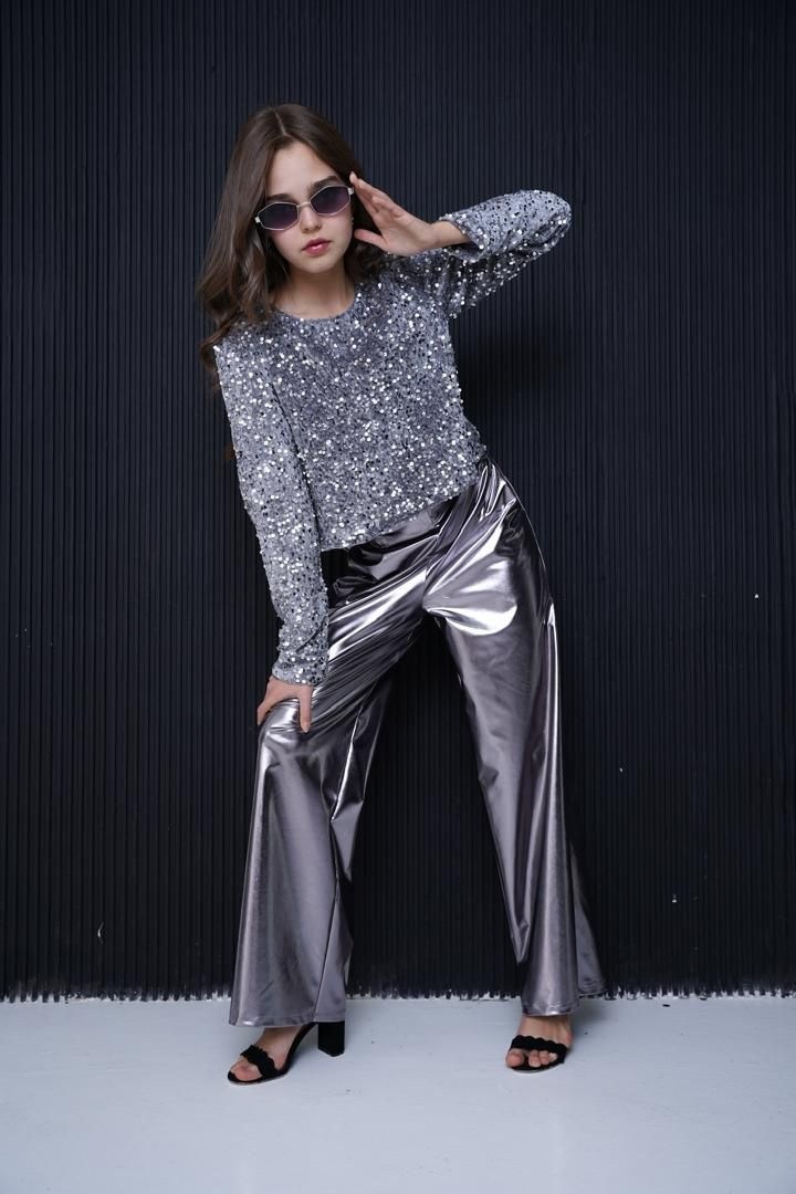 костюмы брючные,брюки серебряные,брюки блестящие,костюм для девочки брючный нарядный металлик,брючный костюм с пайетками
