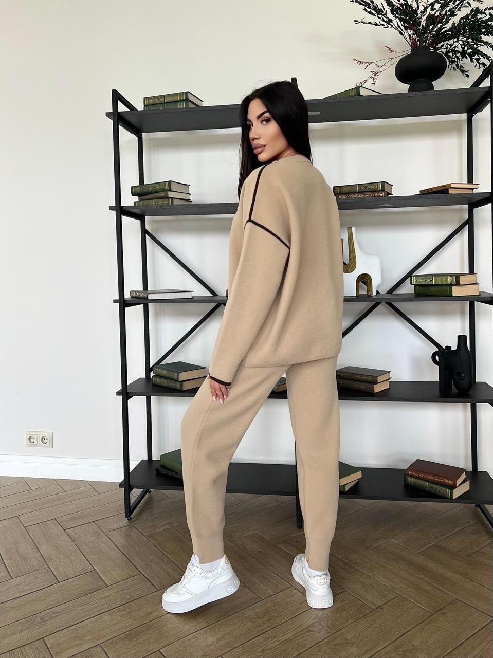 трикотажные костюмы,костюм с брюками,костюмы брючные,костюмы женские,бежевый костюм