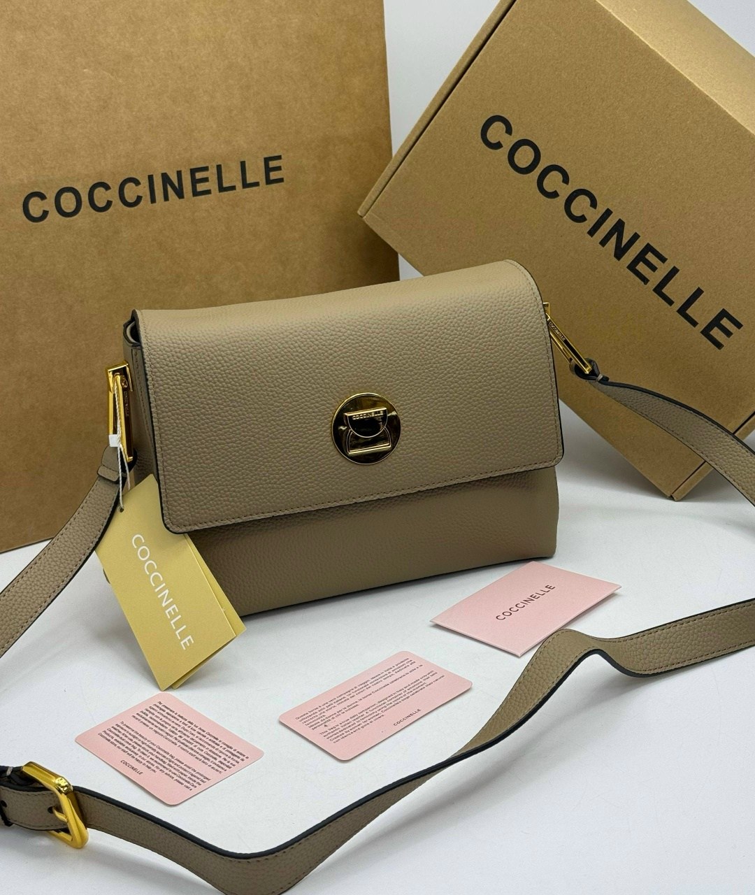 сумка coccinelle,женская сумка coccinelle,бежевая сумка,кожаная сумка coccinelle,сумки женская