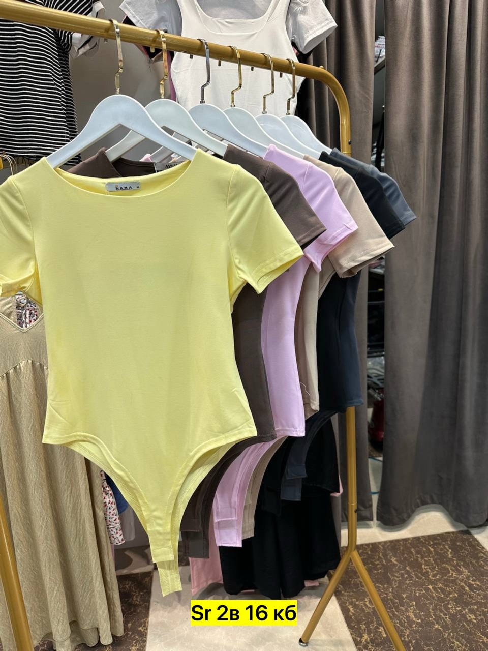 боди женская,джинсы женские,джинсы светлые,модные джинсы