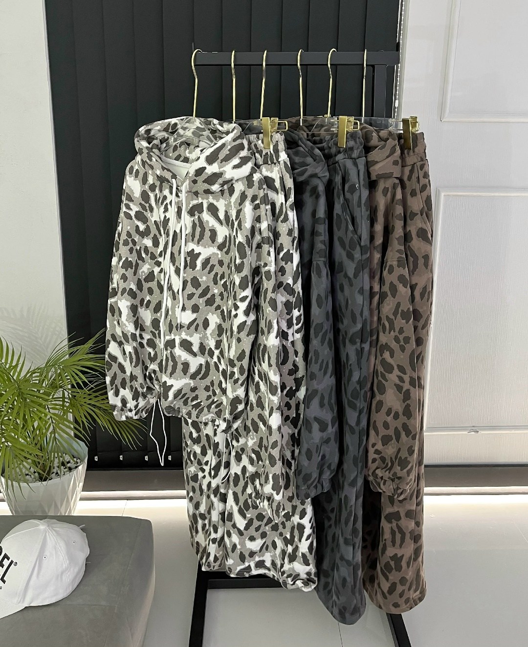 леопардовые костюмы,костюм на флисе,,теплый костюм,костюмчик