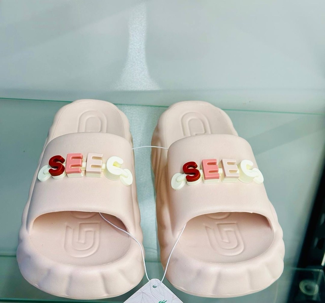 летние шлепанцы,женские тапки,,шлёпанцы женские,шлепанцы белые