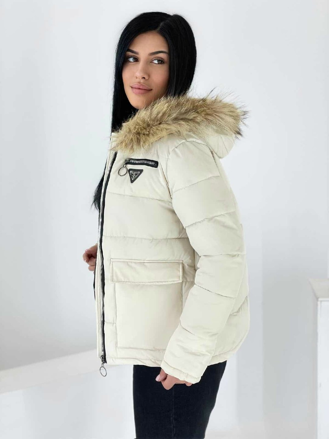 стильная зимняя куртка,куртка женская,зимние куртки,куртка зимняя женская,куртка с меховым капюшоном