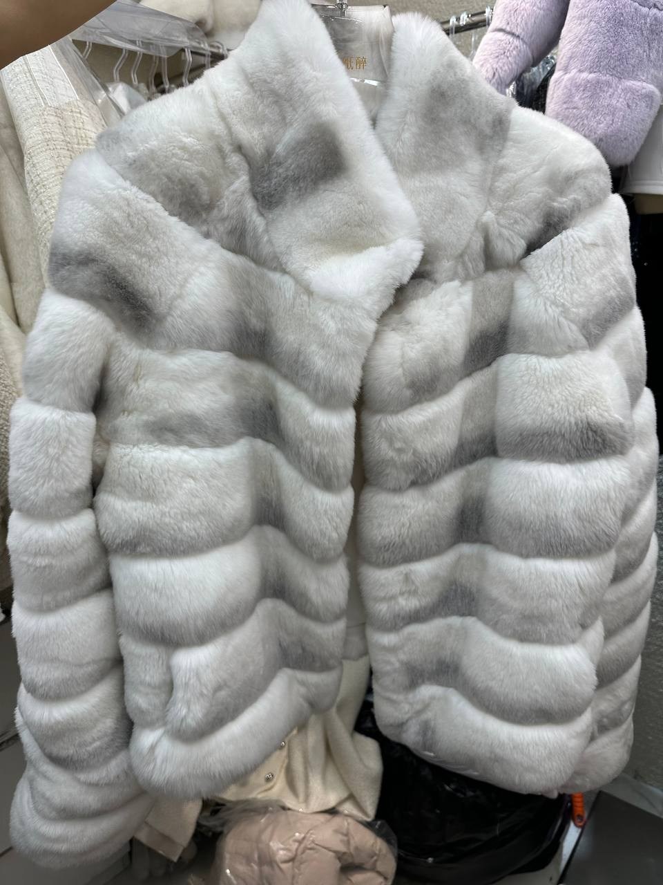 женская шуба из натурального меха кролика рекс,шуба из кроличьего меха,шубы из натурального меха,женская шуба из натурального кроличьего меха,белая шуба