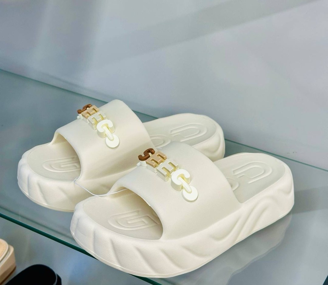 летние шлепанцы,женские тапки,,шлёпанцы женские,шлепанцы белые