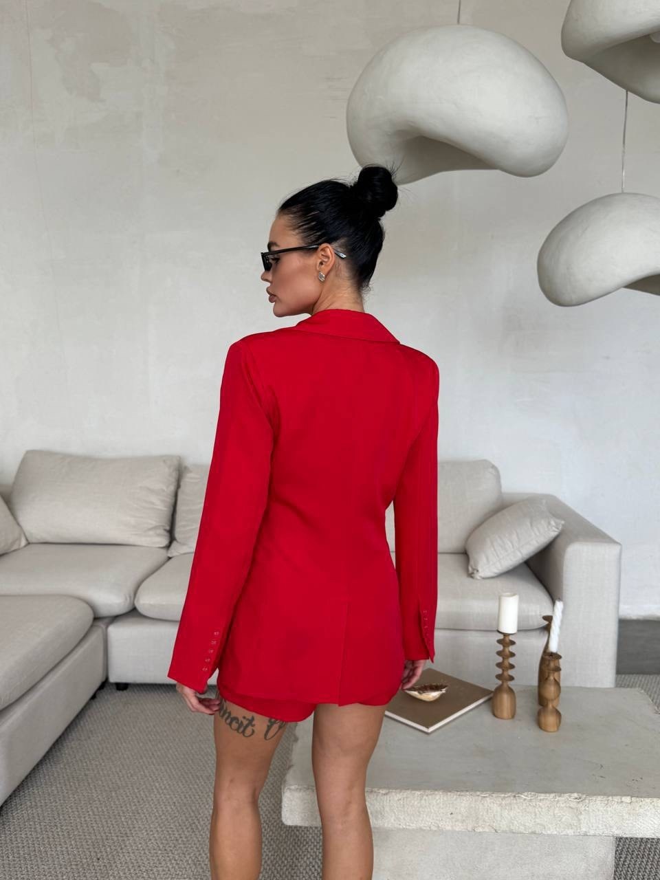 модные костюмы,женский костюм с шортами,женские костюмы,костюм шорты и пиджак,красный костюм женский