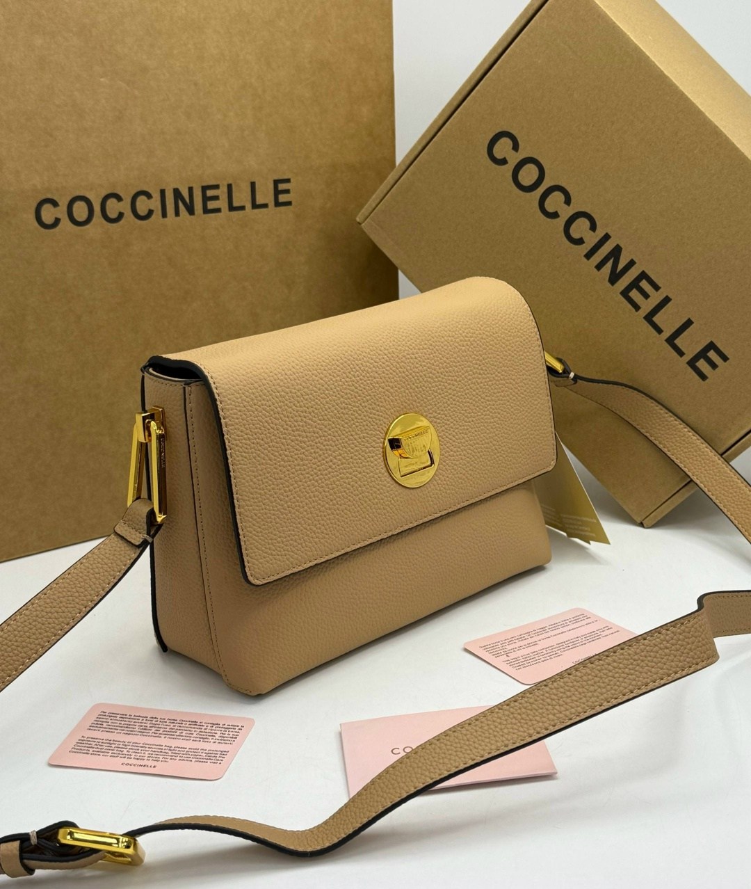 женская сумка coccinelle,сумки coccinelle,сумка через плечо coccinelle,кожаная сумка сэтчел liya coccinelle,coccinelle сумка на плечо