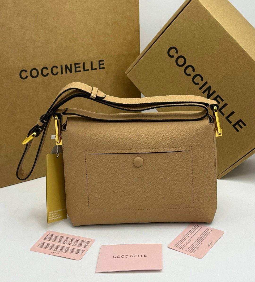 женская сумка coccinelle,сумки coccinelle,сумка через плечо coccinelle,кожаная сумка сэтчел liya coccinelle,coccinelle сумка на плечо