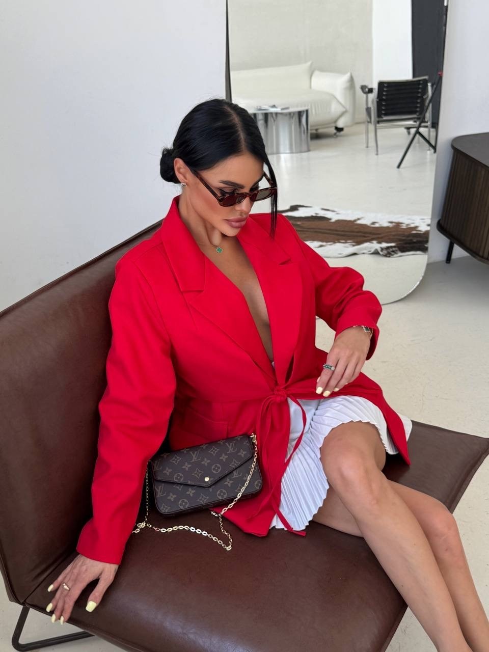 жакет стильный,жакет красный,костюм с пиджаком,красное пальто