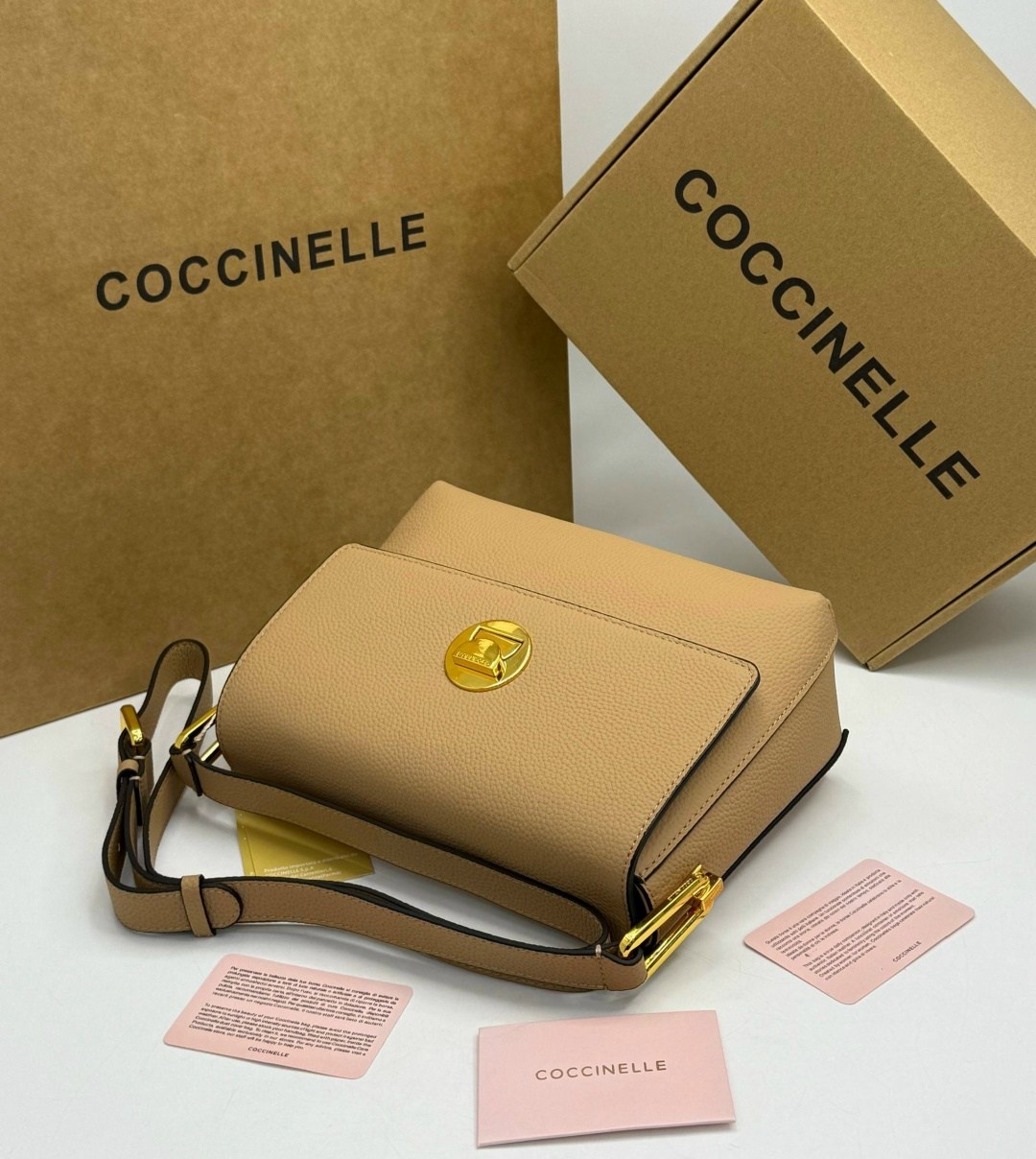 женская сумка coccinelle,сумки coccinelle,сумка через плечо coccinelle,кожаная сумка сэтчел liya coccinelle,coccinelle сумка на плечо