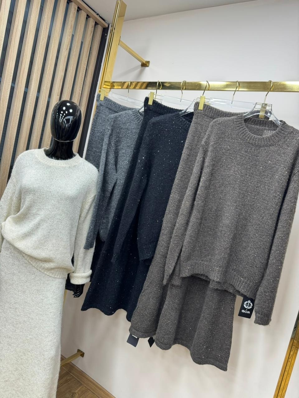 трикотажные костюмы,вязаный костюм с юбкой,вязаные костюмы,платье вязаное