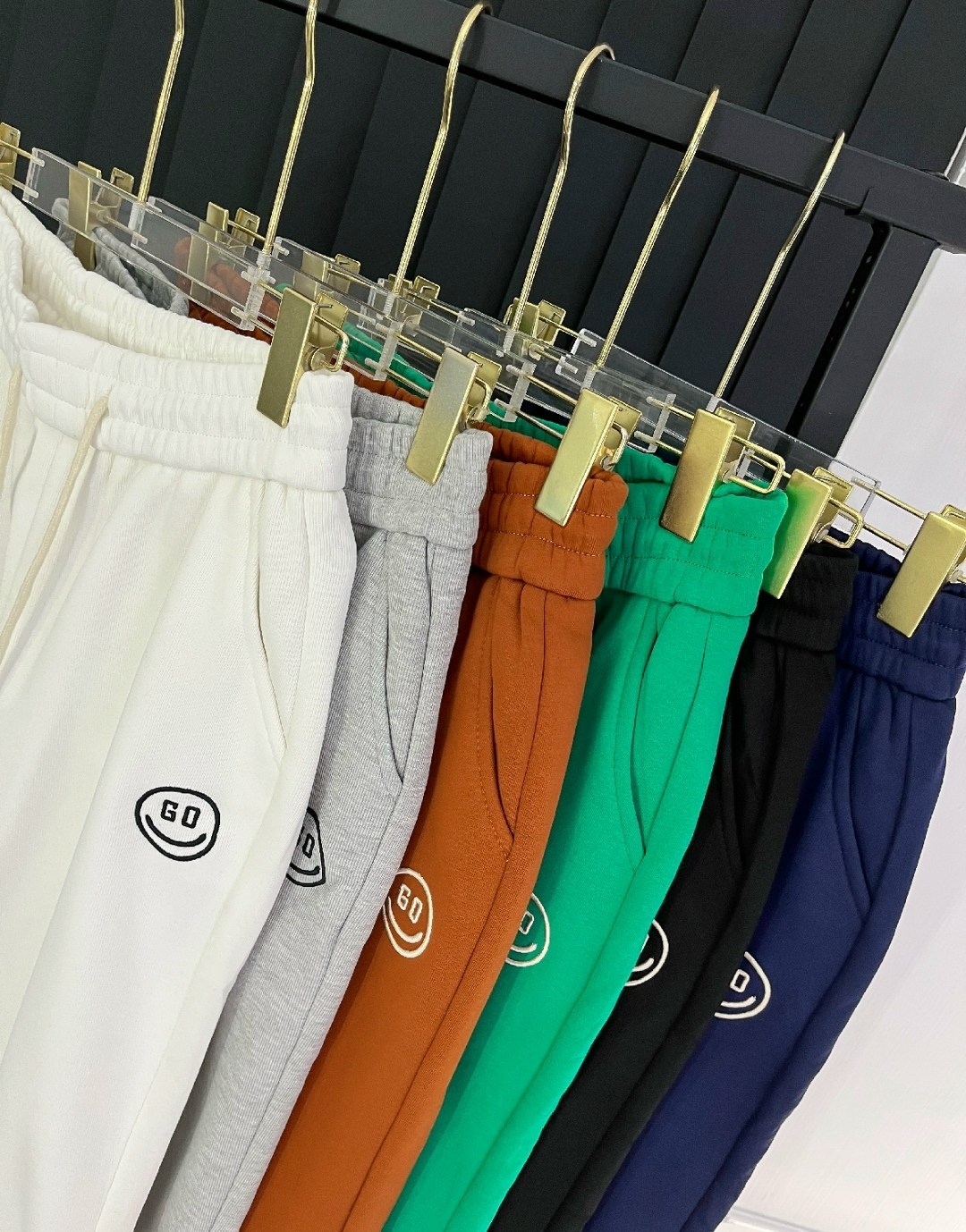 брюки спортивные,спортивные штаны,брюки спортивные brunello cucinelli,повседневные спортивные брюки,модные джоггеры