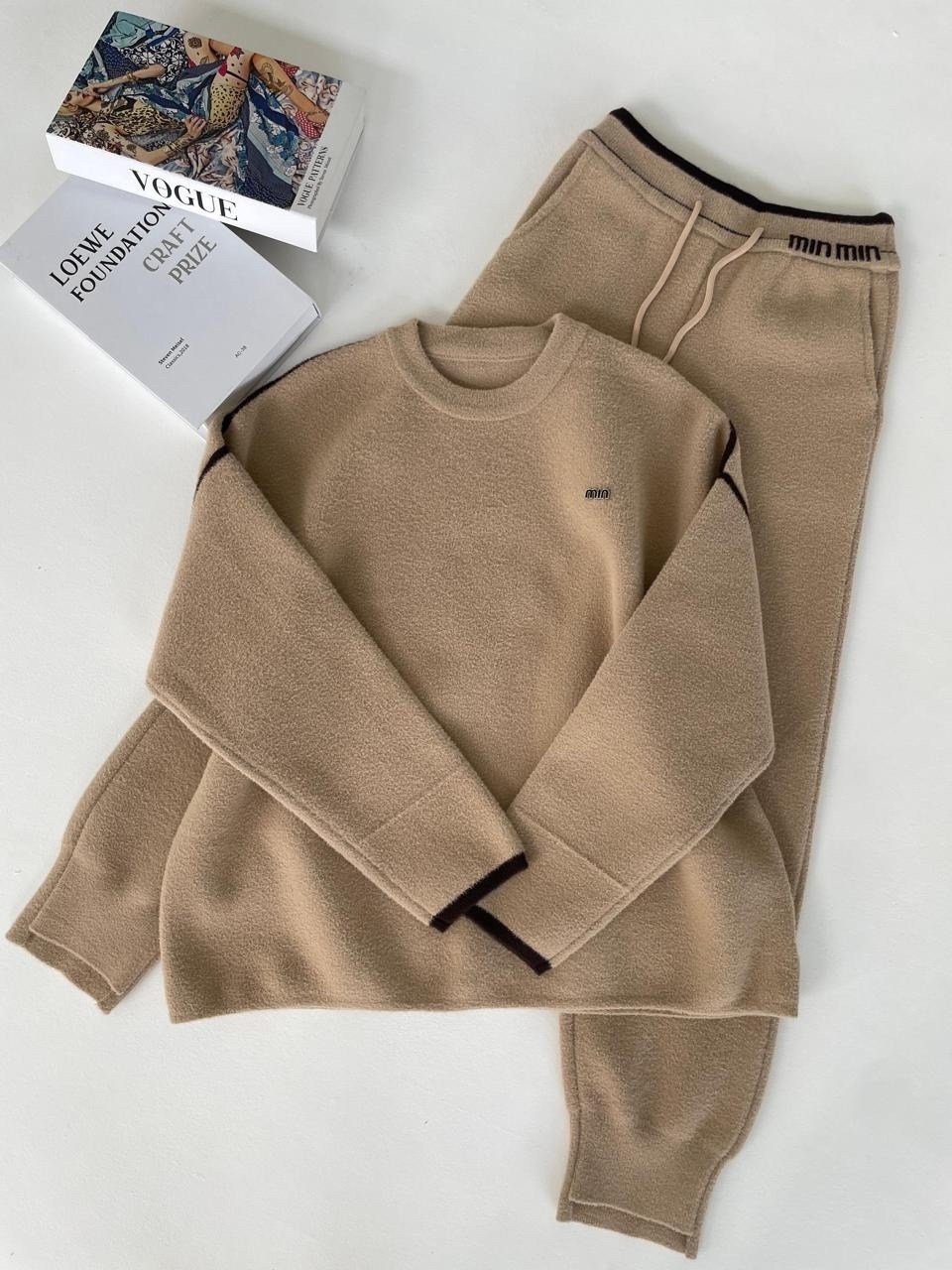 трикотажные костюмы,костюм с брюками,костюмы брючные,костюмы женские,бежевый костюм