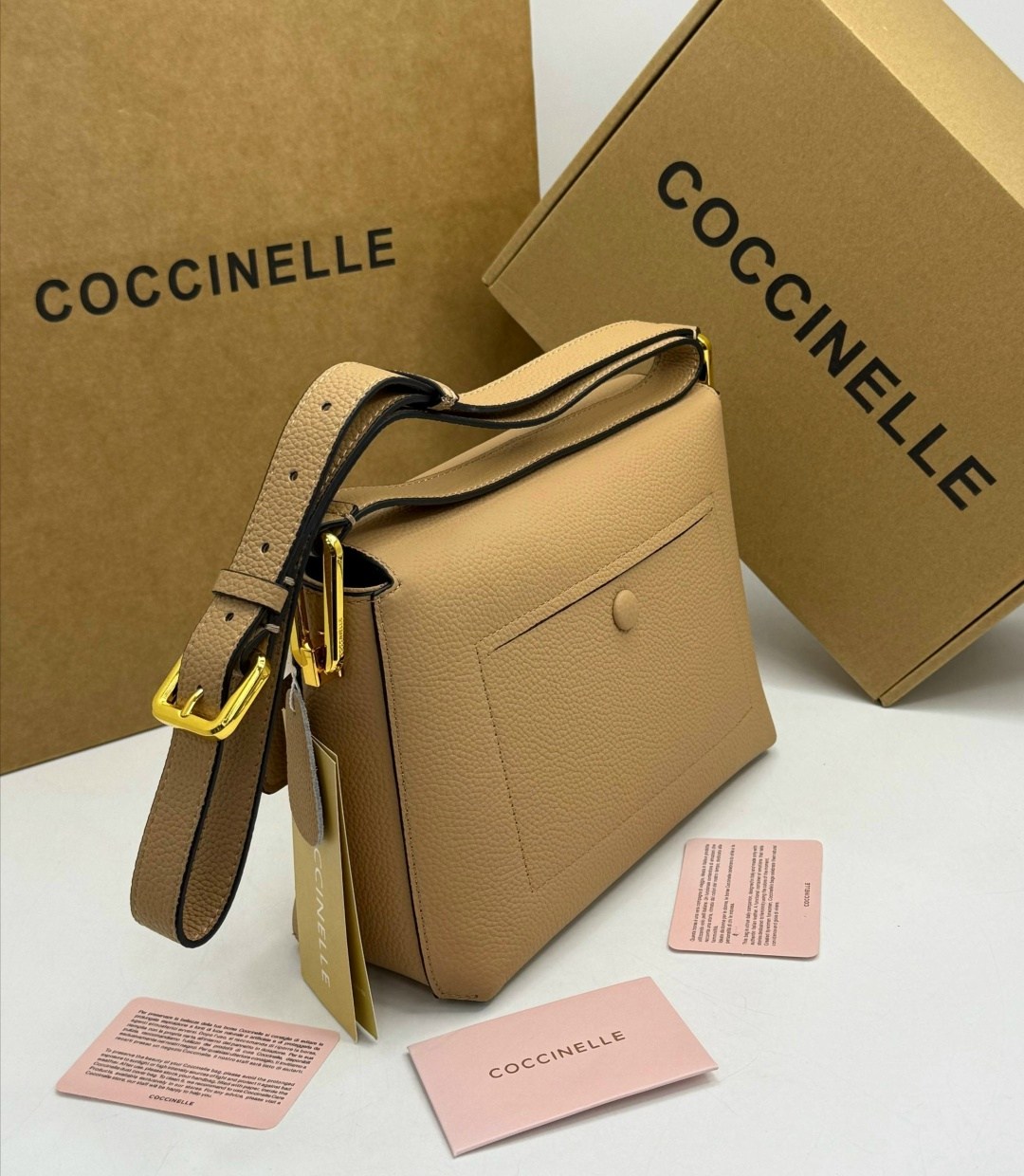 женская сумка coccinelle,сумки coccinelle,сумка через плечо coccinelle,кожаная сумка сэтчел liya coccinelle,coccinelle сумка на плечо