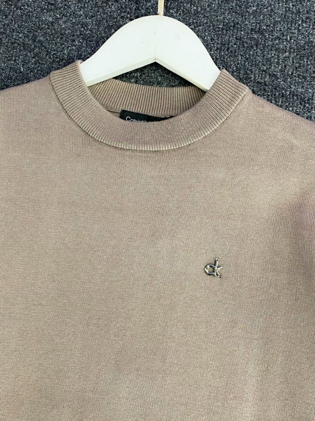 модные свитера,свитер,бежевый свитер,свитер с вышивкой,трикотажный свитер