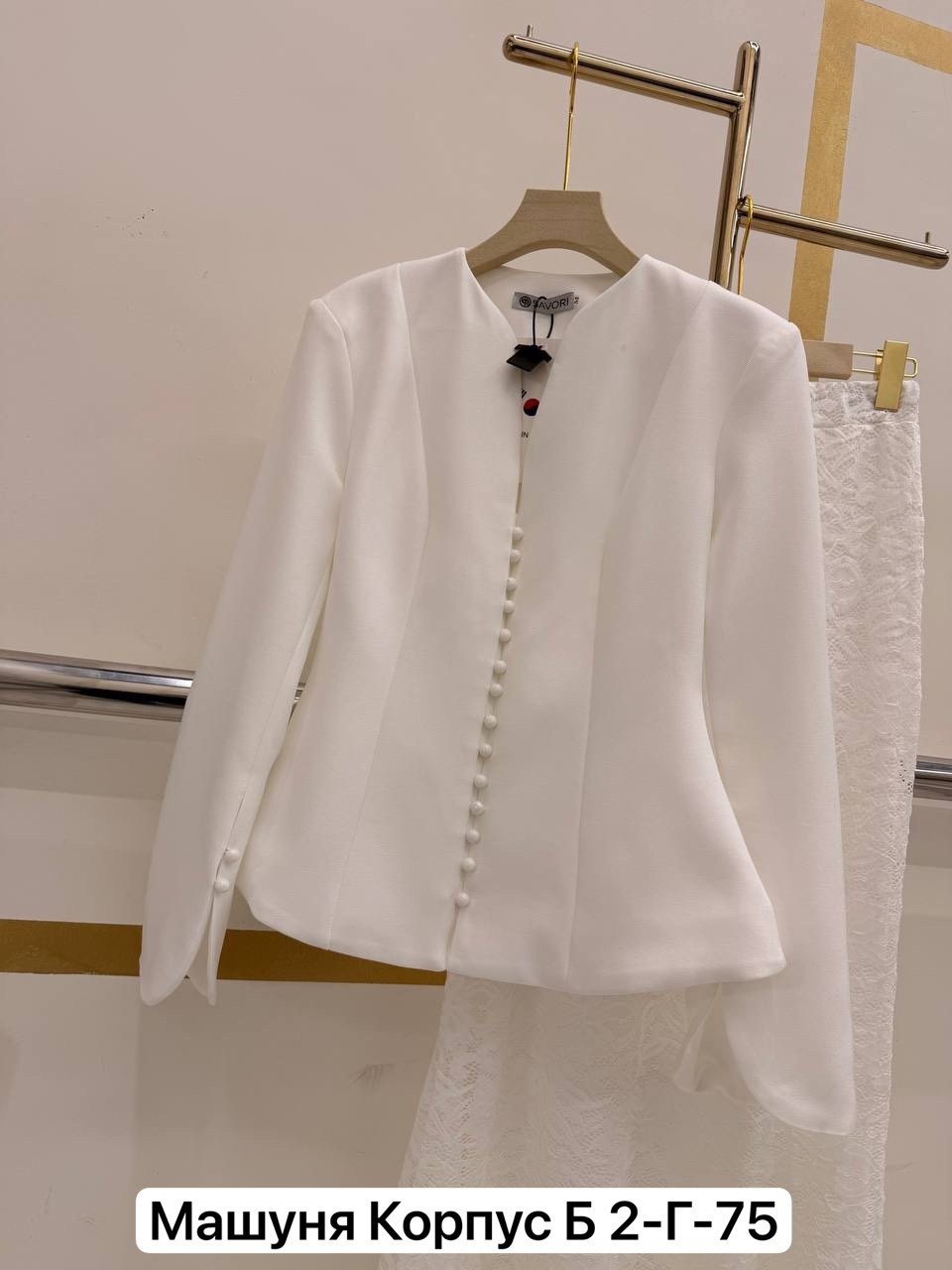 стильные костюмы,женские костюмы,костюм белый,белый женский костюм,жакет приталенный