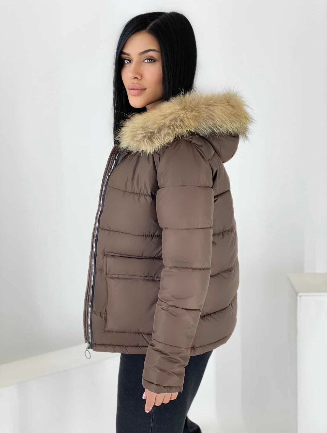 стильная зимняя куртка,куртка женская,зимние куртки,куртка зимняя женская,куртка с меховым капюшоном