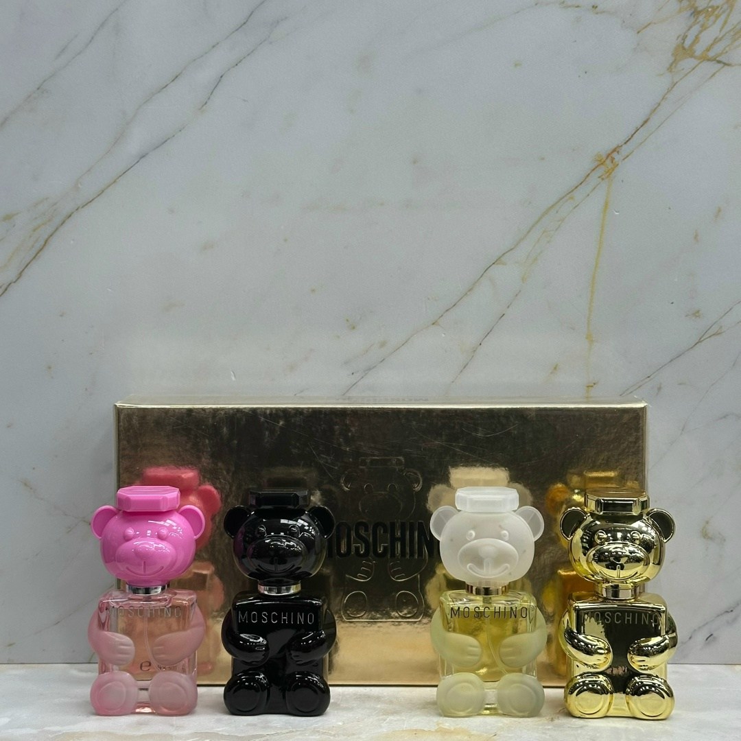 набор подарочный духи мишка moschino toy,набор духов москино из 4 мишек,подарочный набор moschino toy 2 bubble gum,подарочный набор духи moschino,набор духов moschino