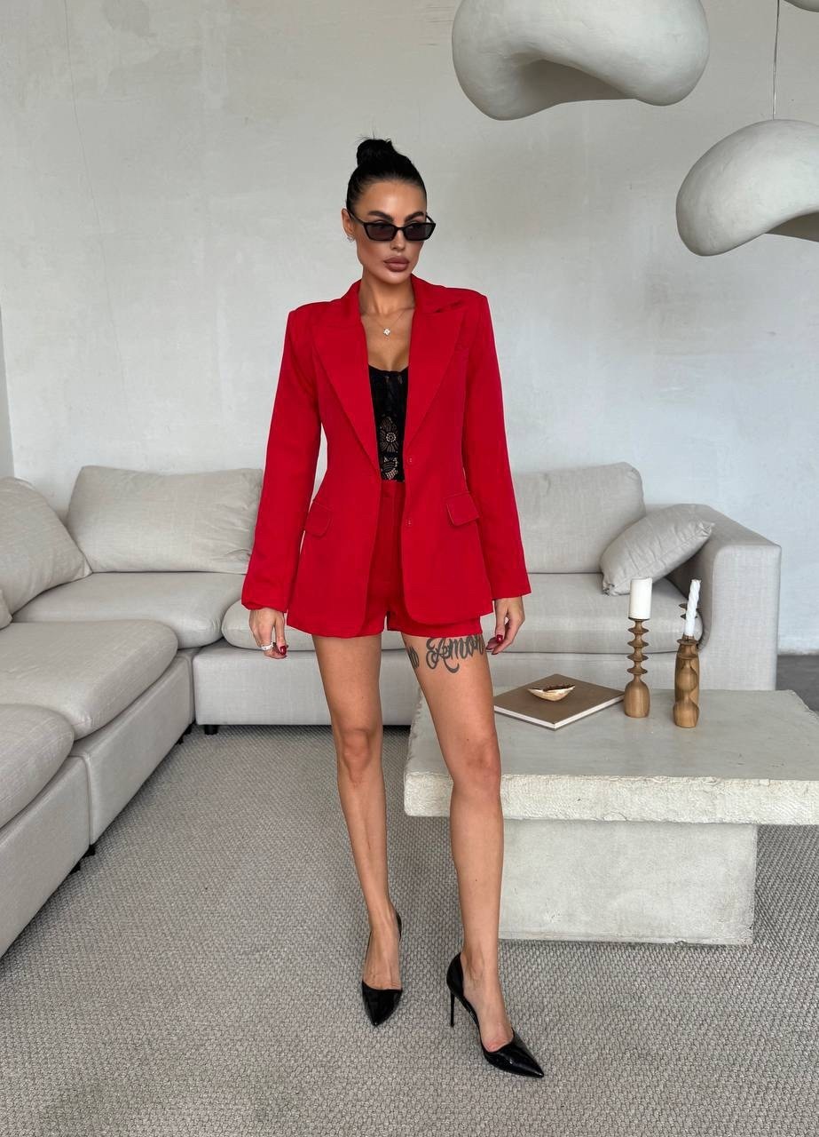 модные костюмы,женский костюм с шортами,женские костюмы,костюм шорты и пиджак,красный костюм женский