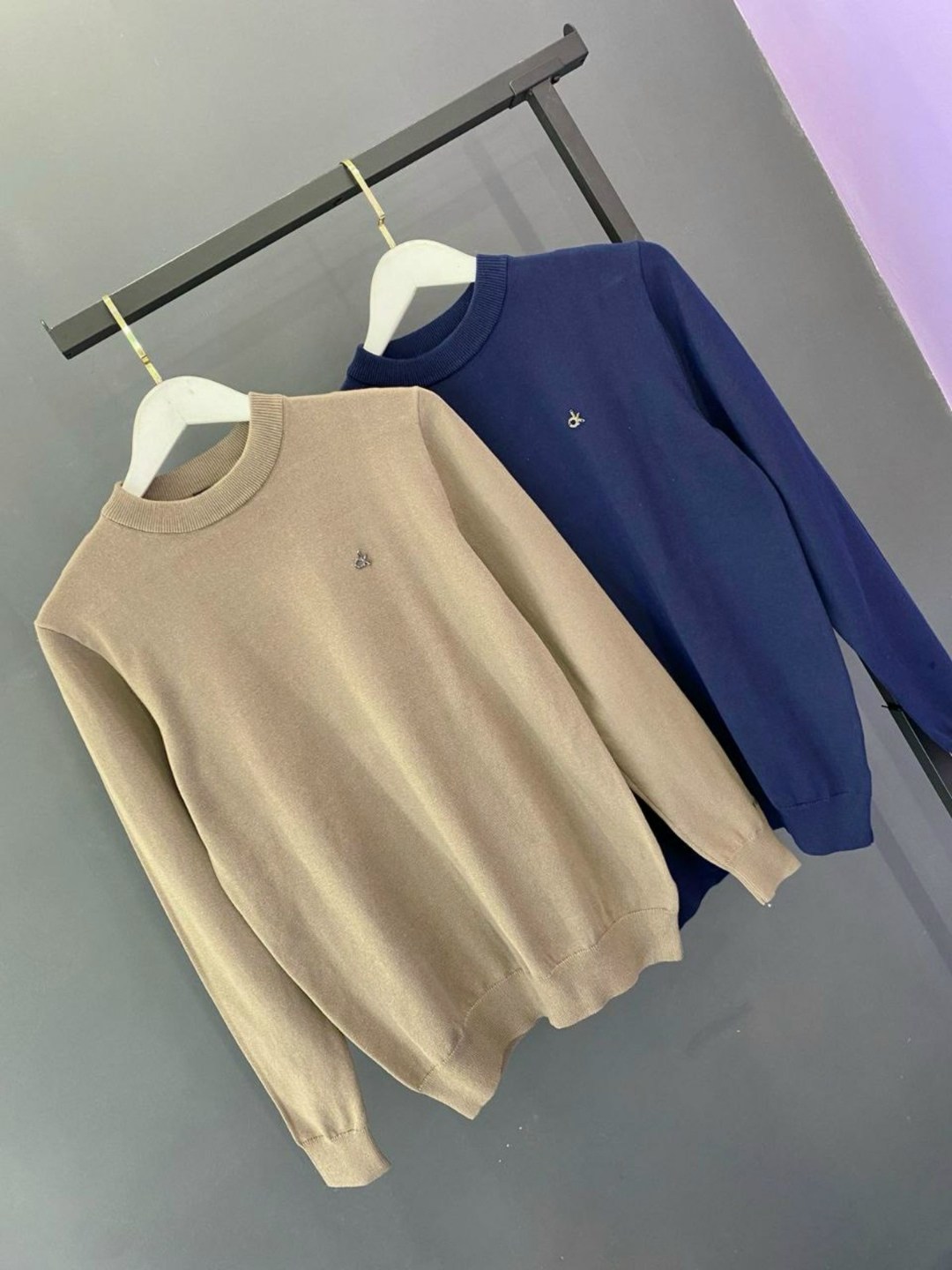 модные свитера,свитер,бежевый свитер,свитер с вышивкой,трикотажный свитер