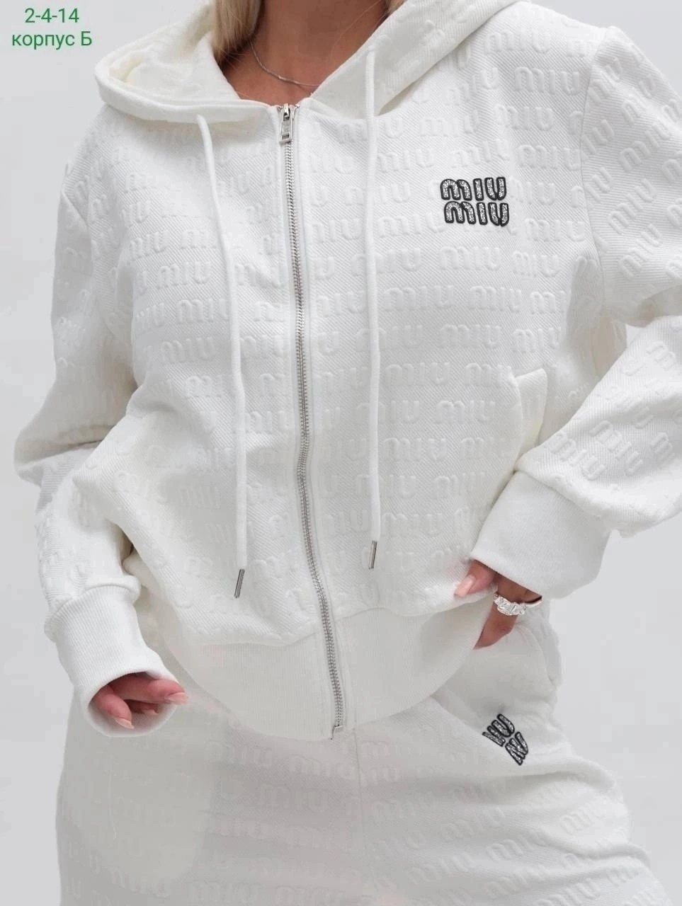 спортивные костюмы женские,стильные костюмы,трикотажные костюмы,женские костюмы,белые костюмы