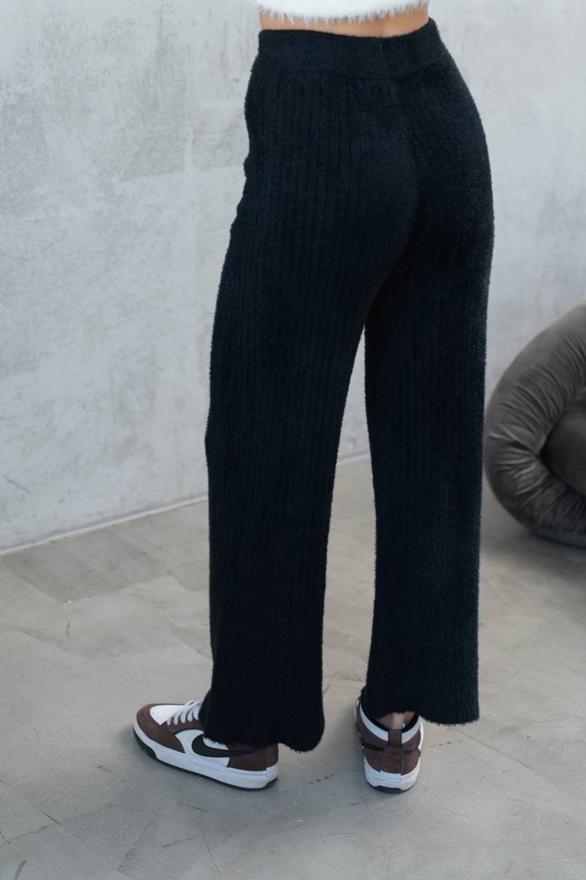 стильные костюмы,брючный костюм с перьями,костюм в пижамном стиле с перьями,пижама с перьями,костюм с перьями