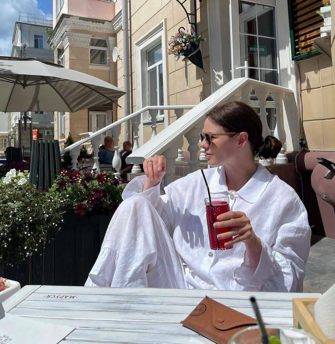 костюм женский льняной,льняной костюм с брюками,стильные костюмы,костюм с воланом,костюмы брючный