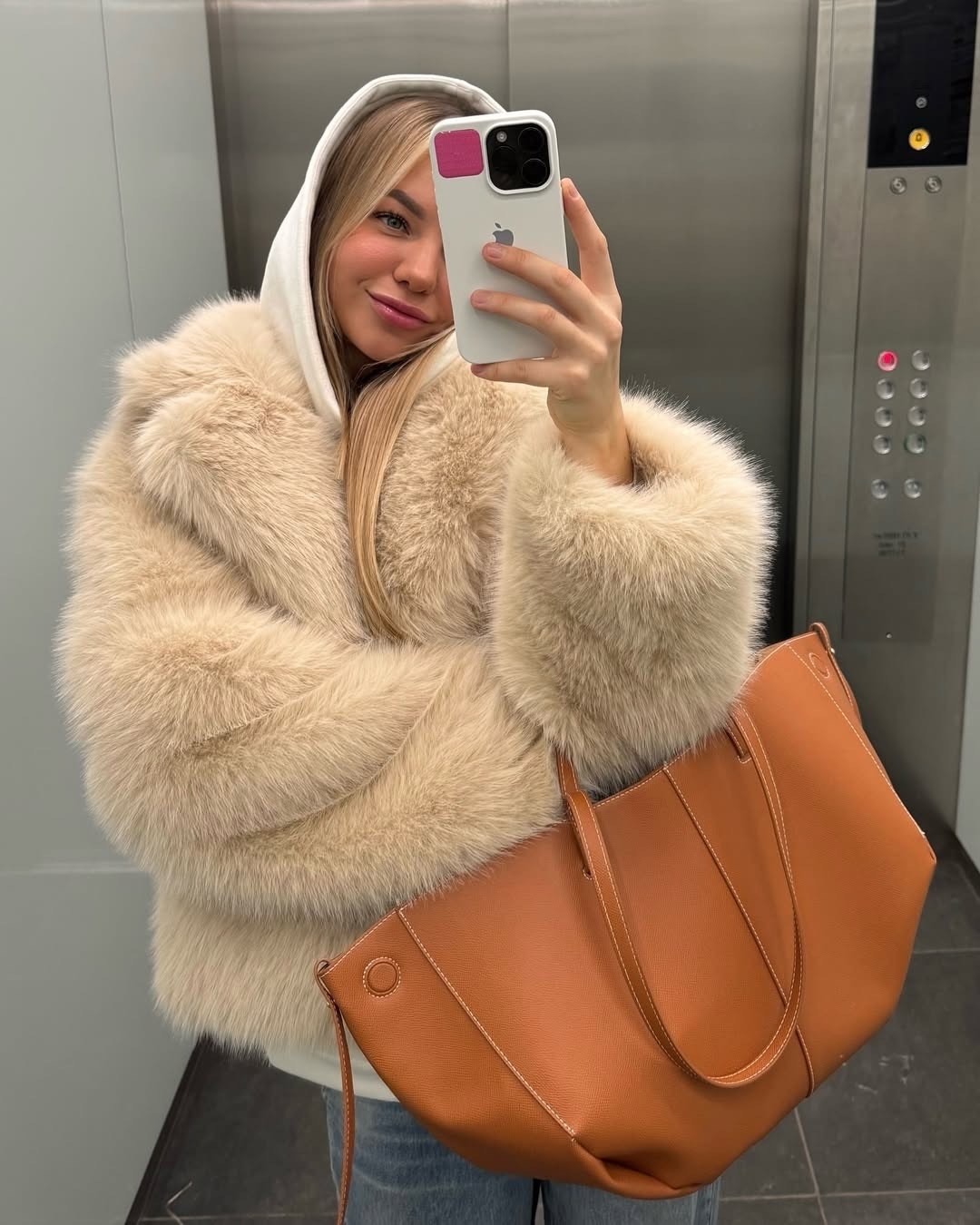 шуба искусственная,меховая куртка,женская шуба,шуба короткая,меховое пальто