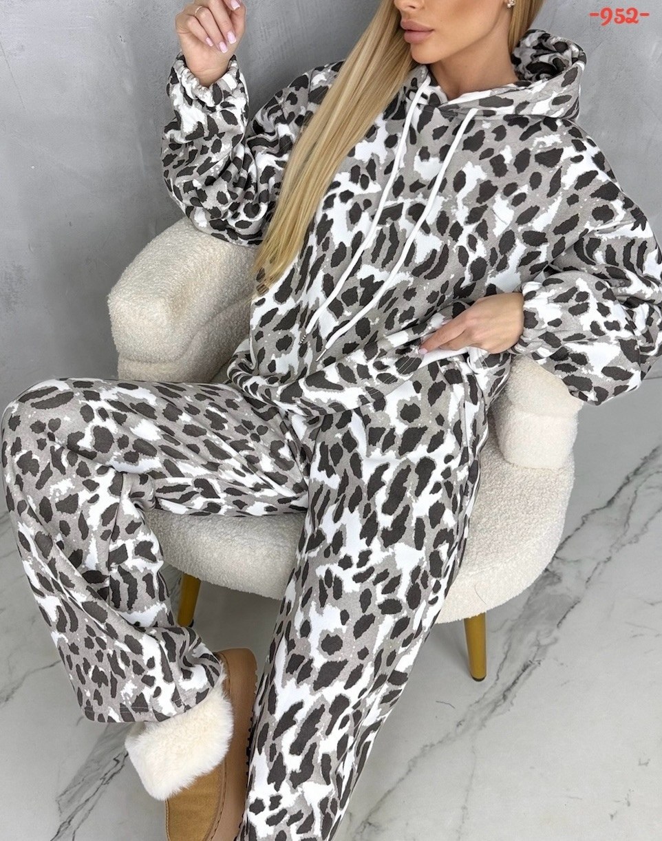 леопардовые костюмы,костюм леопард,костюм с принтом,костюм на флисе,теплый костюм