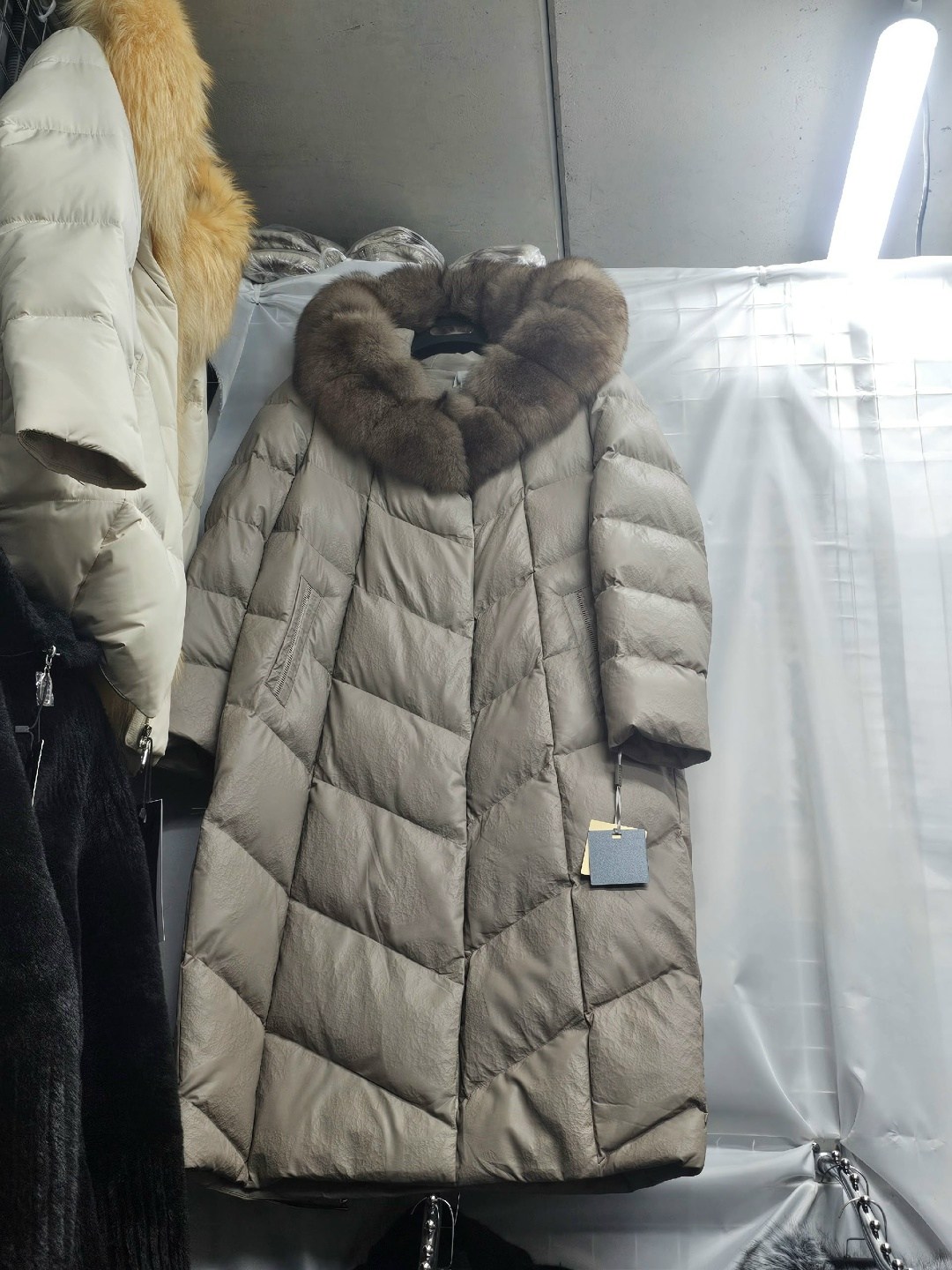 пуховики с мехом,пуховики с натуральным мехом,стильные пуховики,женские пуховики,пуховик