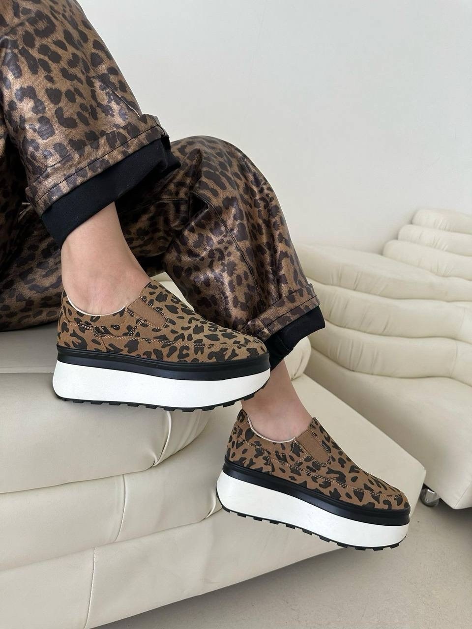 , женская,обуви,кроссовки женскиe,кеды замша