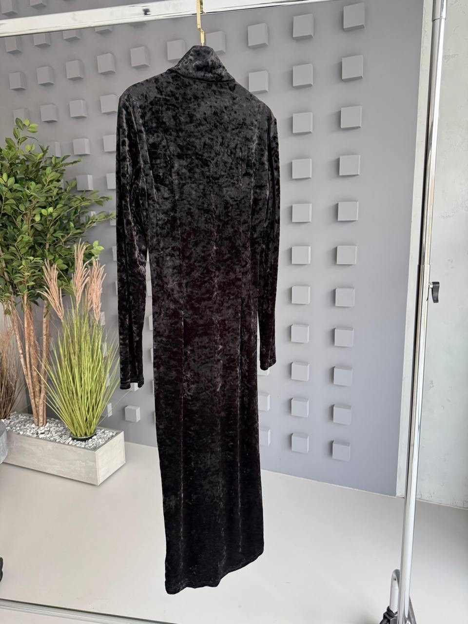 бархатное платье,платье черное,стильное платье,платье миди черное,платье миди