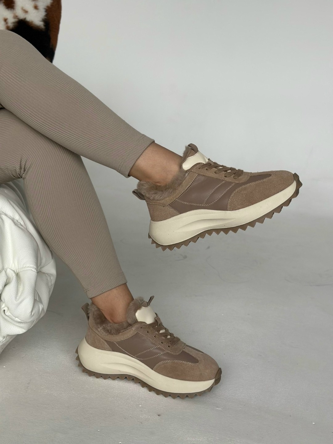 ,кроссовки женскиe,зимние кроссовки женские,кроссовки женские натуральная замша,кроссовки бежевые