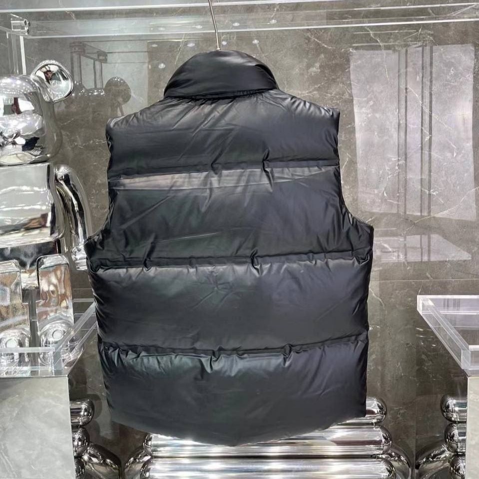 жилет prada мужской,пуховый жилет прада мужские,жилетка прада,жилетка moncler мужская,жилет мужской