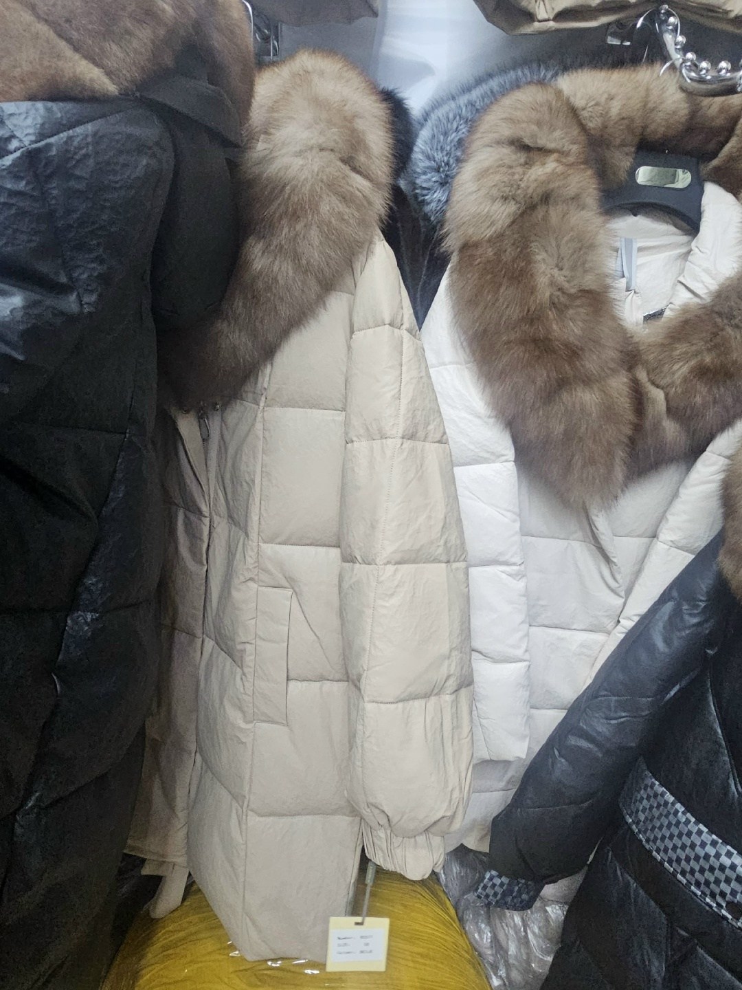 пуховики с мехом,пуховики с натуральным мехом,стильные пуховики,женские пуховики,пуховик