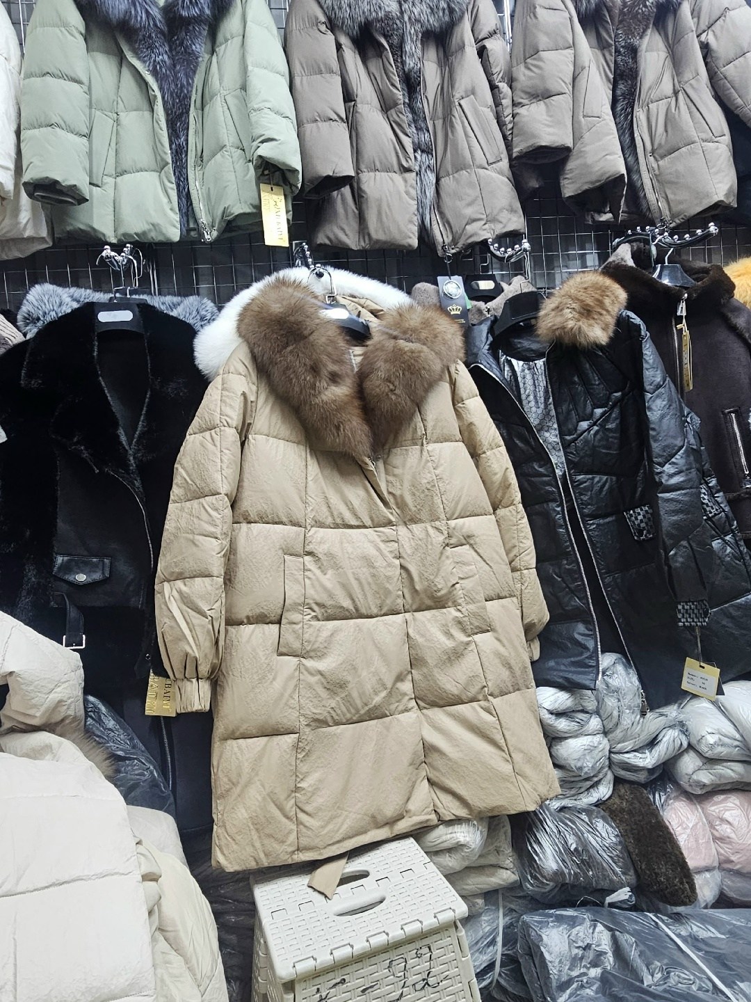 пуховики с мехом,пуховики с натуральным мехом,стильные пуховики,женские пуховики,пуховик