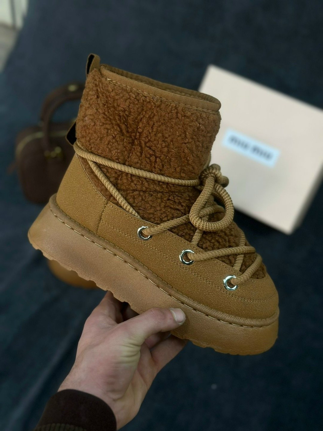 ,женские угги,зимняя женская ,зимняя ,модные угги