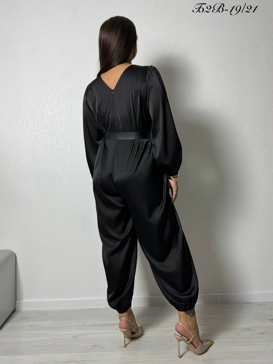 брючный комбинезон,брючные женские костюмы,вечерние комбинезоны,костюмы брючный,атласный комбинезон