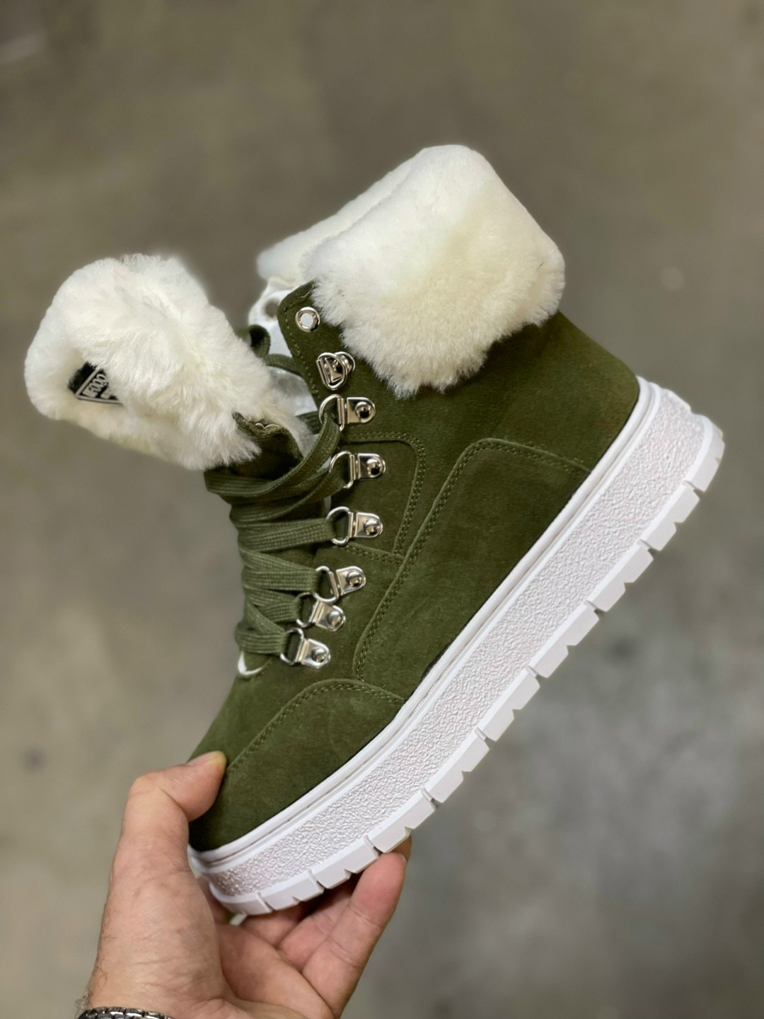 ,зимняя женская ,ботинка женские зимние,ботинки женские на меху,кроссовки женские зимние