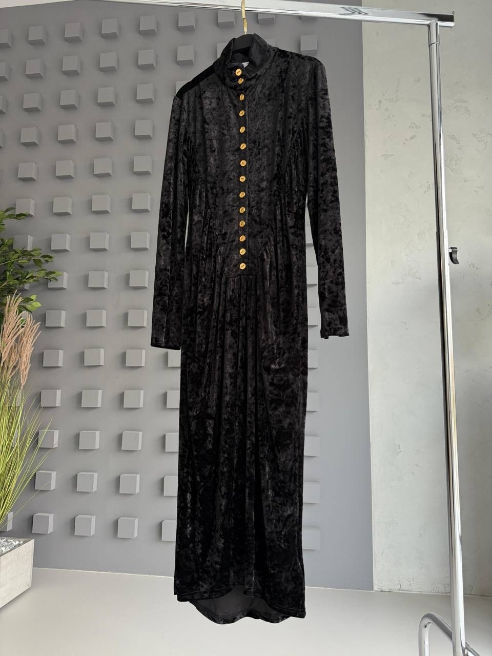 бархатное платье,платье черное,стильное платье,платье миди черное,платье миди