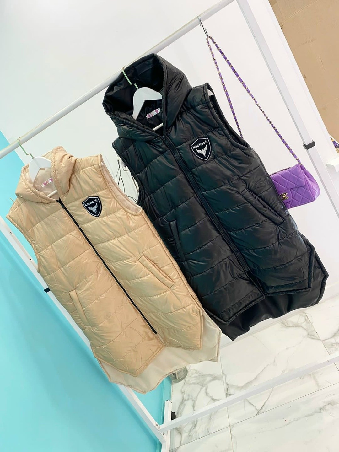 жилетка женская,жилет бежевый,стильная жилетка,женские жилеты,жилетка с капюшоном