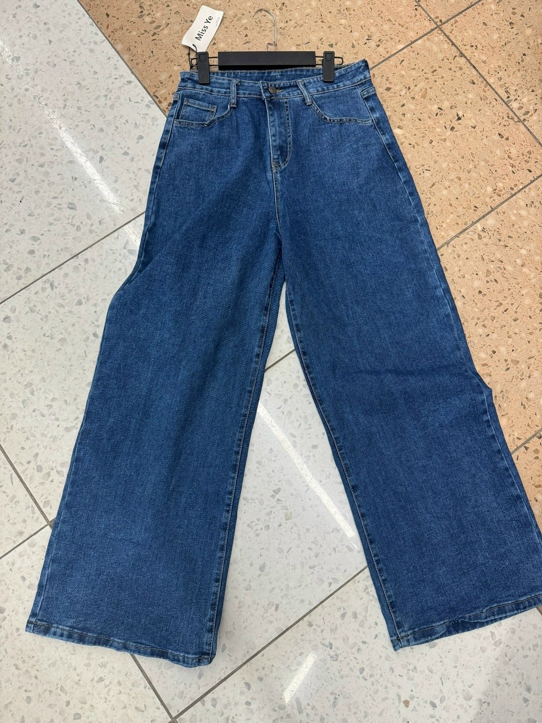 джинсы широкие,женские широкие джинсы,женские джинсы,джинсы свободного кроя,джинсы с широкими штанинами