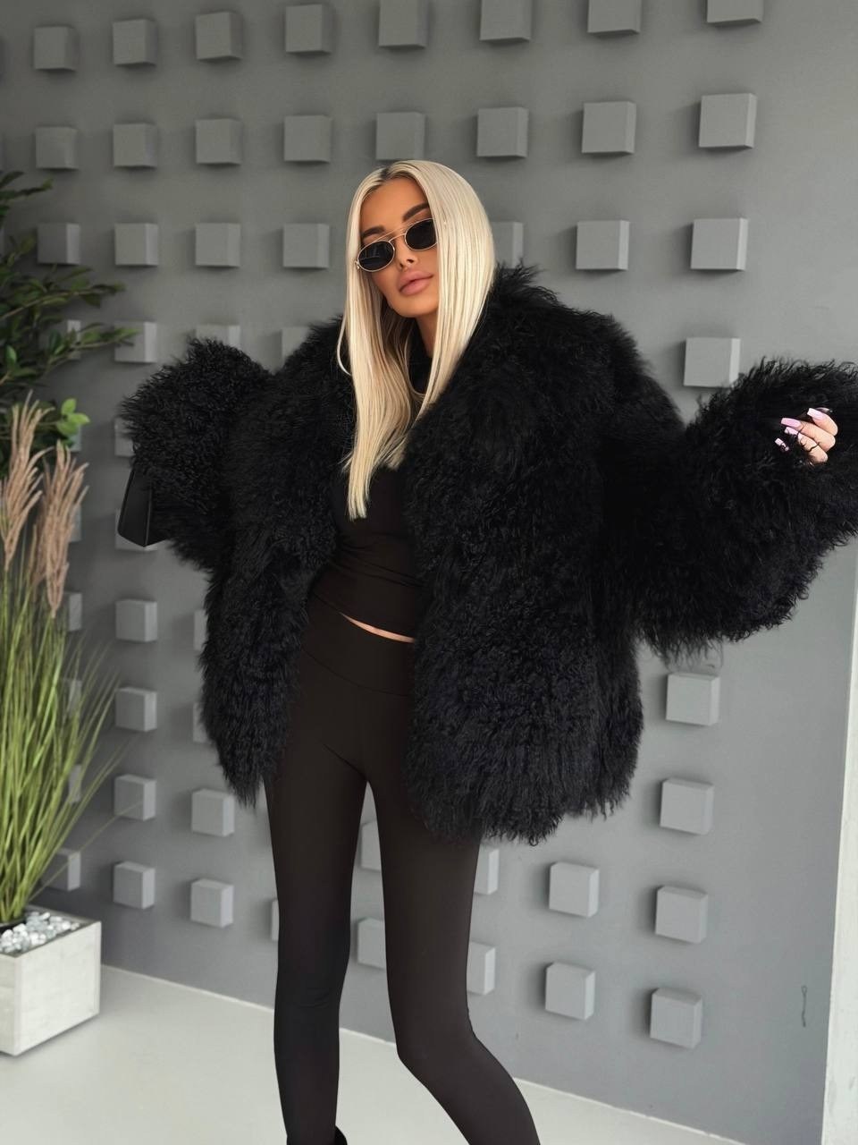 шуба из ламы,женская шуба,искусственная шуба,шуба модная,черная шуба