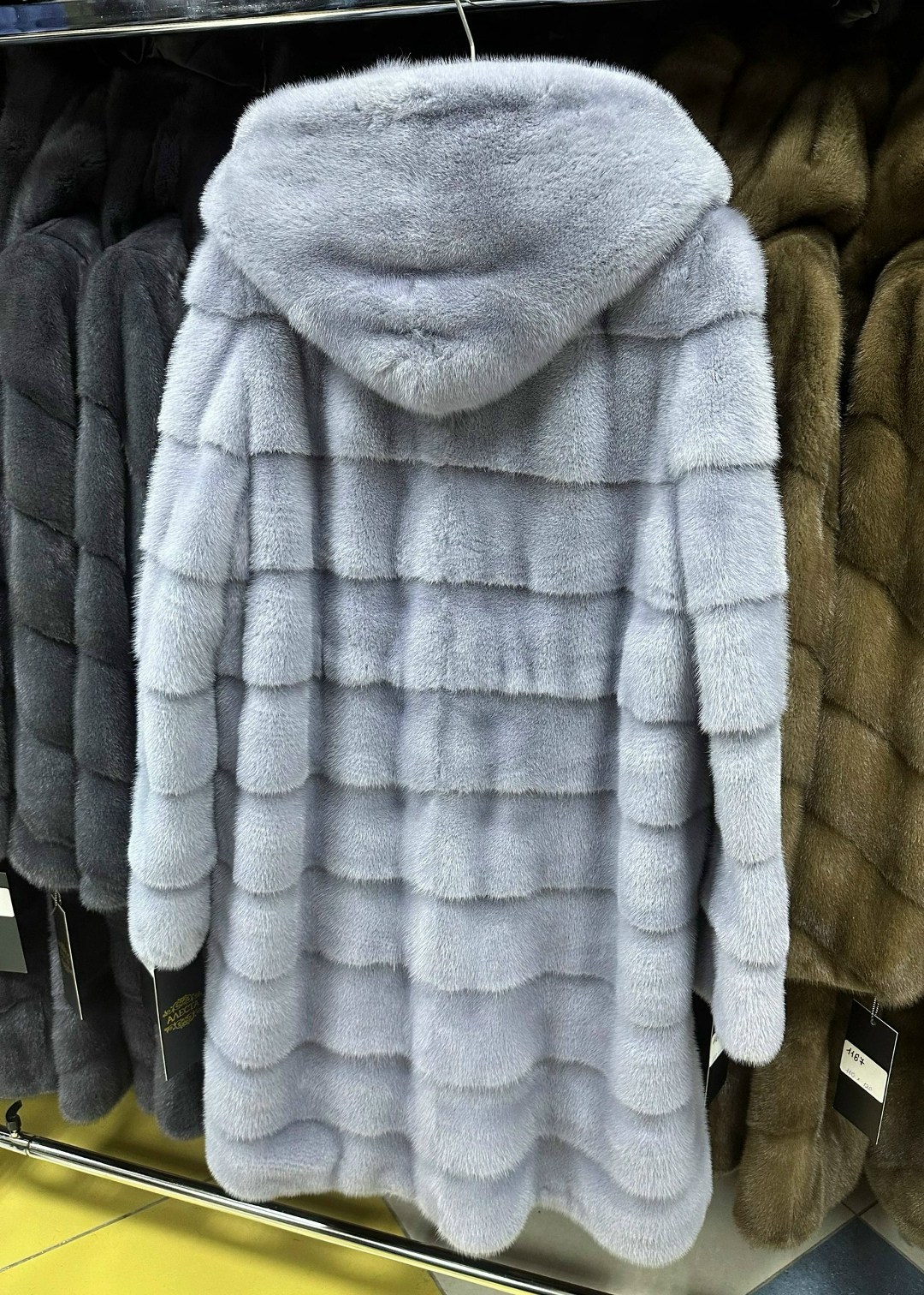 шуба норковая с капюшоном,шуба из голубой норки,голубая норка шуба,шуба норковая,серая норковая шуба