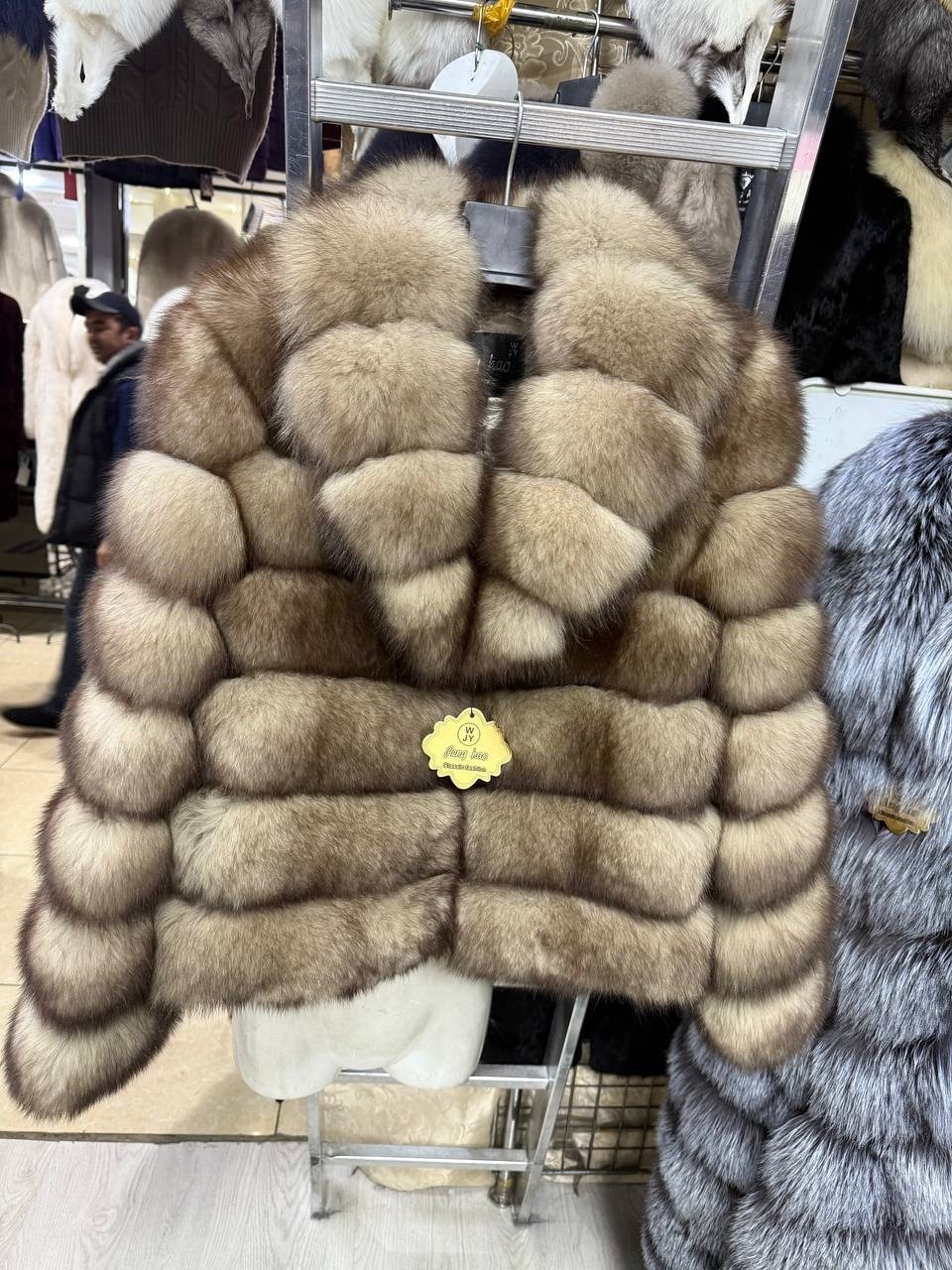 шуба песец,шуба из песца,женская шуба из натурального лисьего меха,шуба песец трансформер серая,шуба песец daniel furs