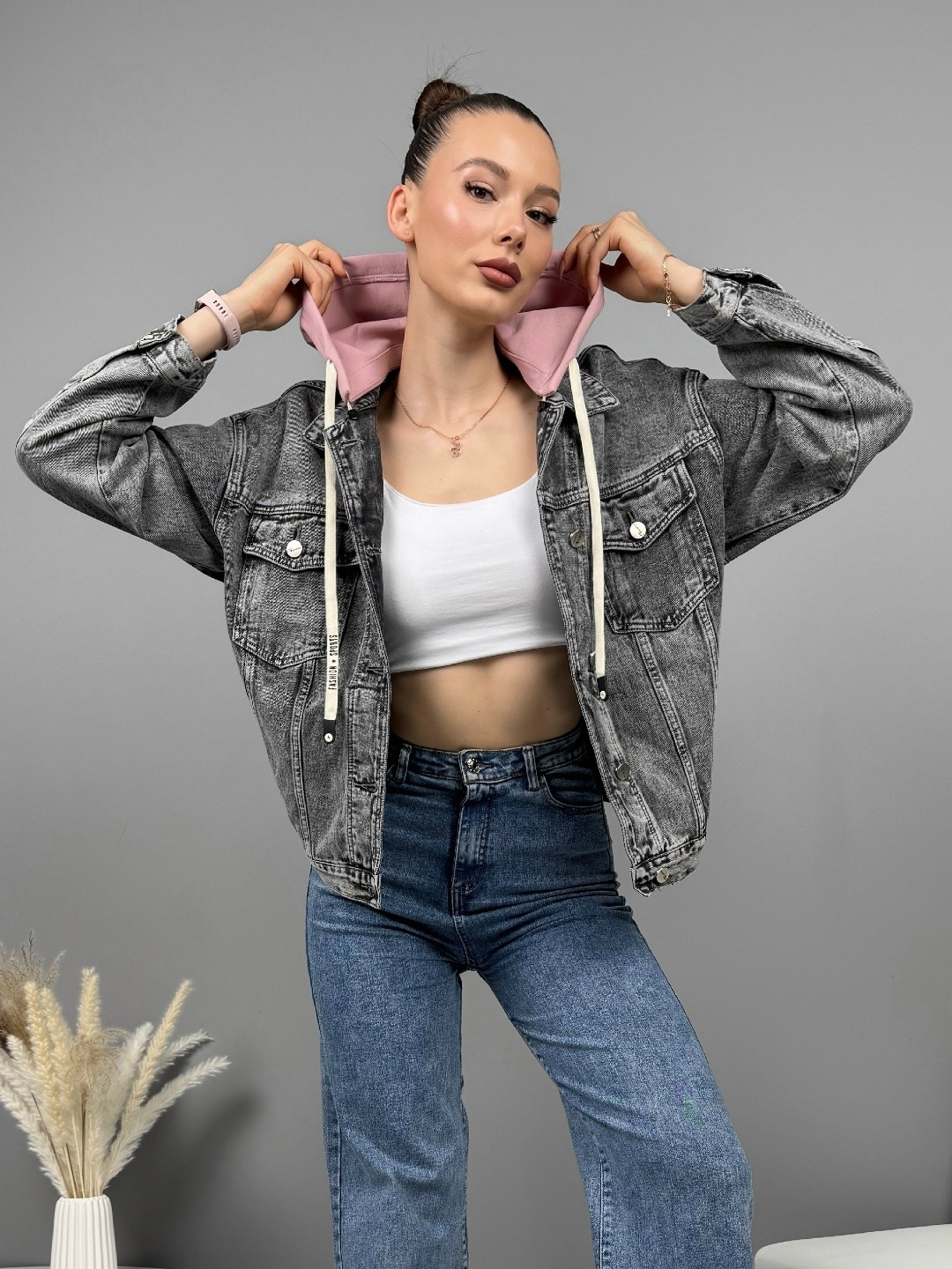 джинсовые куртки женские,женская джинсовая куртка с капюшоном,куртка джинсовая с капюшоном,куртка джинсовая,серая джинсовка женская