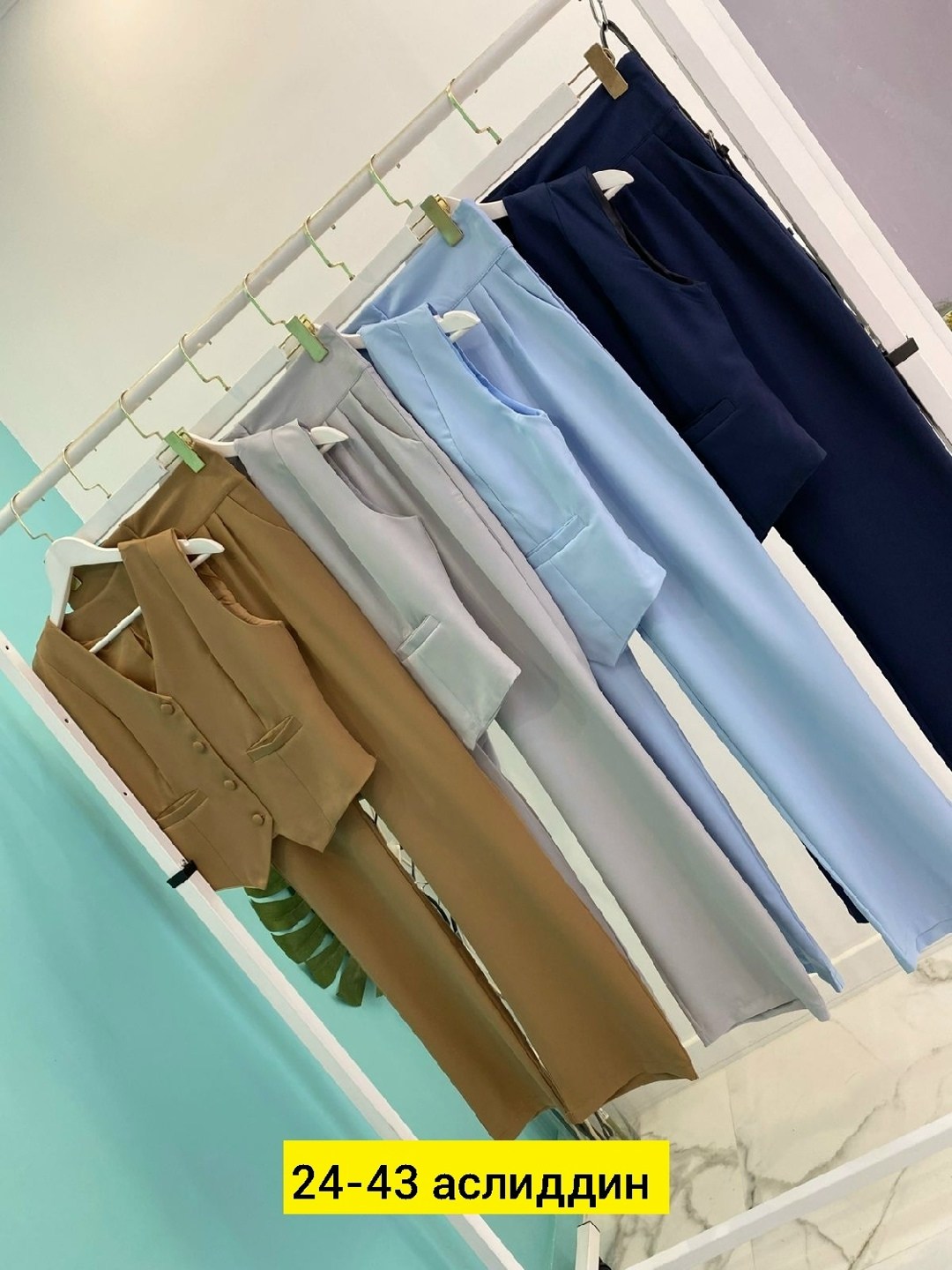 элегантный брючный костюм,брючные костюмы женские,женские костюмы,брючный костюм женский с жилеткой,брючный костюм с жилеткой