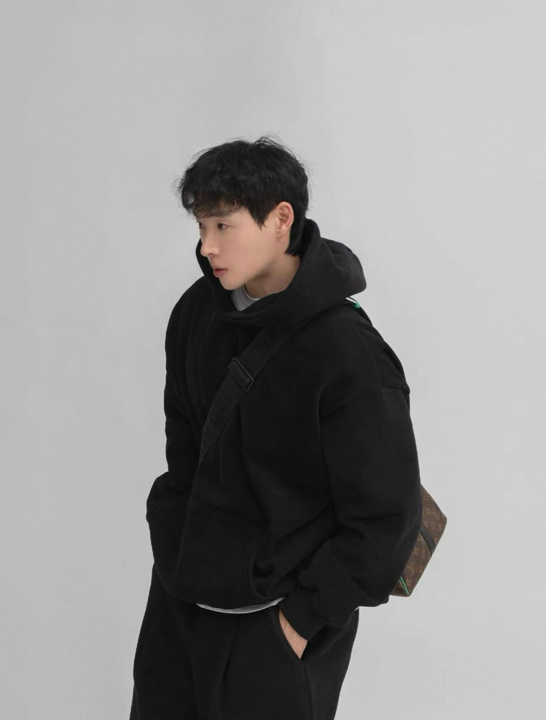 худи оверсайз,толстовки оверсайз,брюки свободного кроя,брюки широкие,толстовка свободного кроя