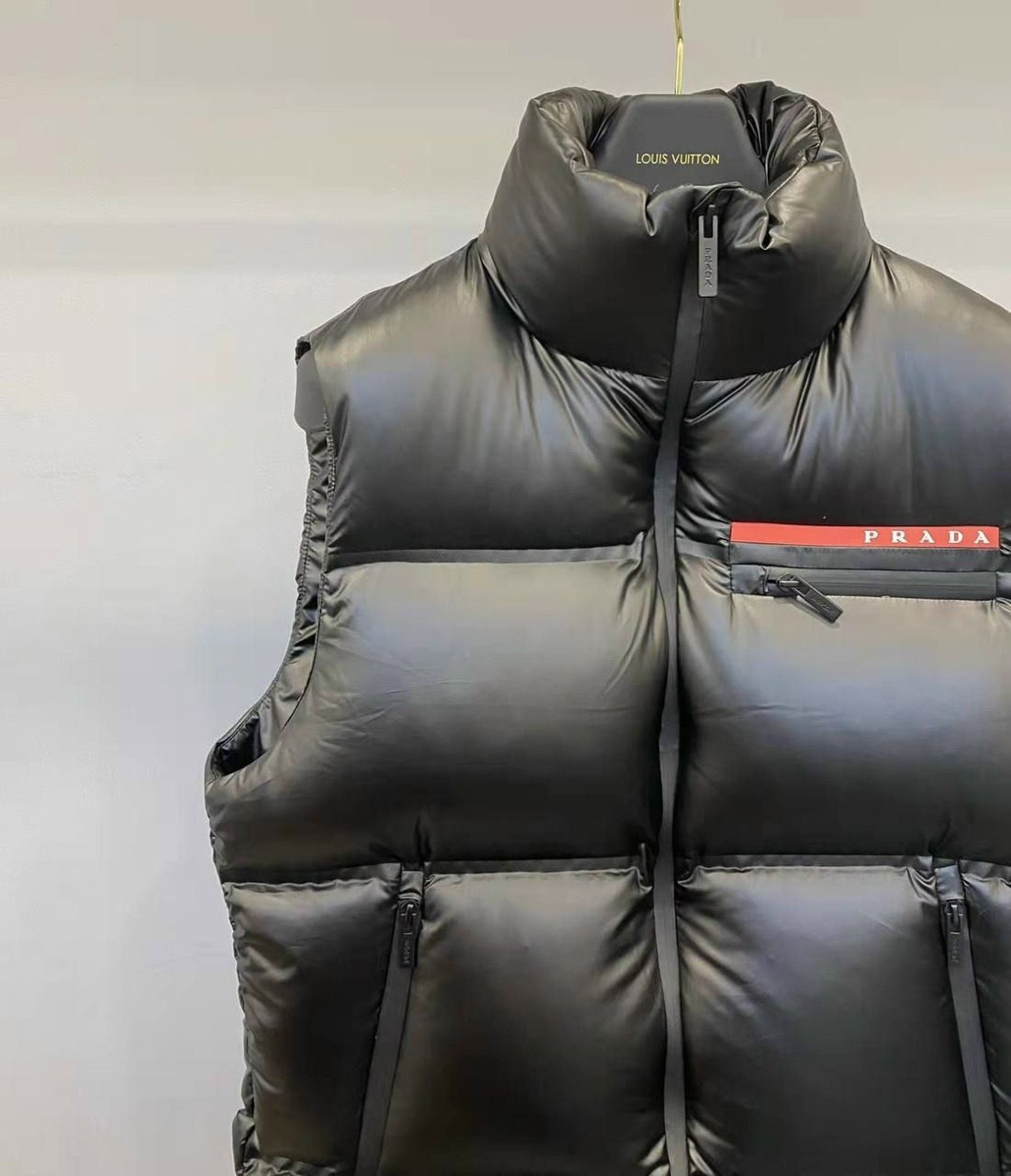 пуховой жилет,жилетка moncler мужская,жилет монклер мужской,жилетка женская,пуховая жилетка