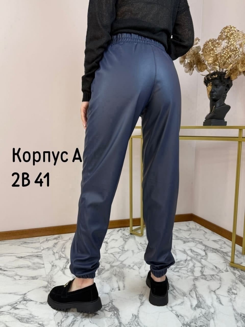 джоггеры кожаные,кожаные штаны,брюки женские из экокожи,брюки джоггеры из экокожи,брюки кожаные джоггеры